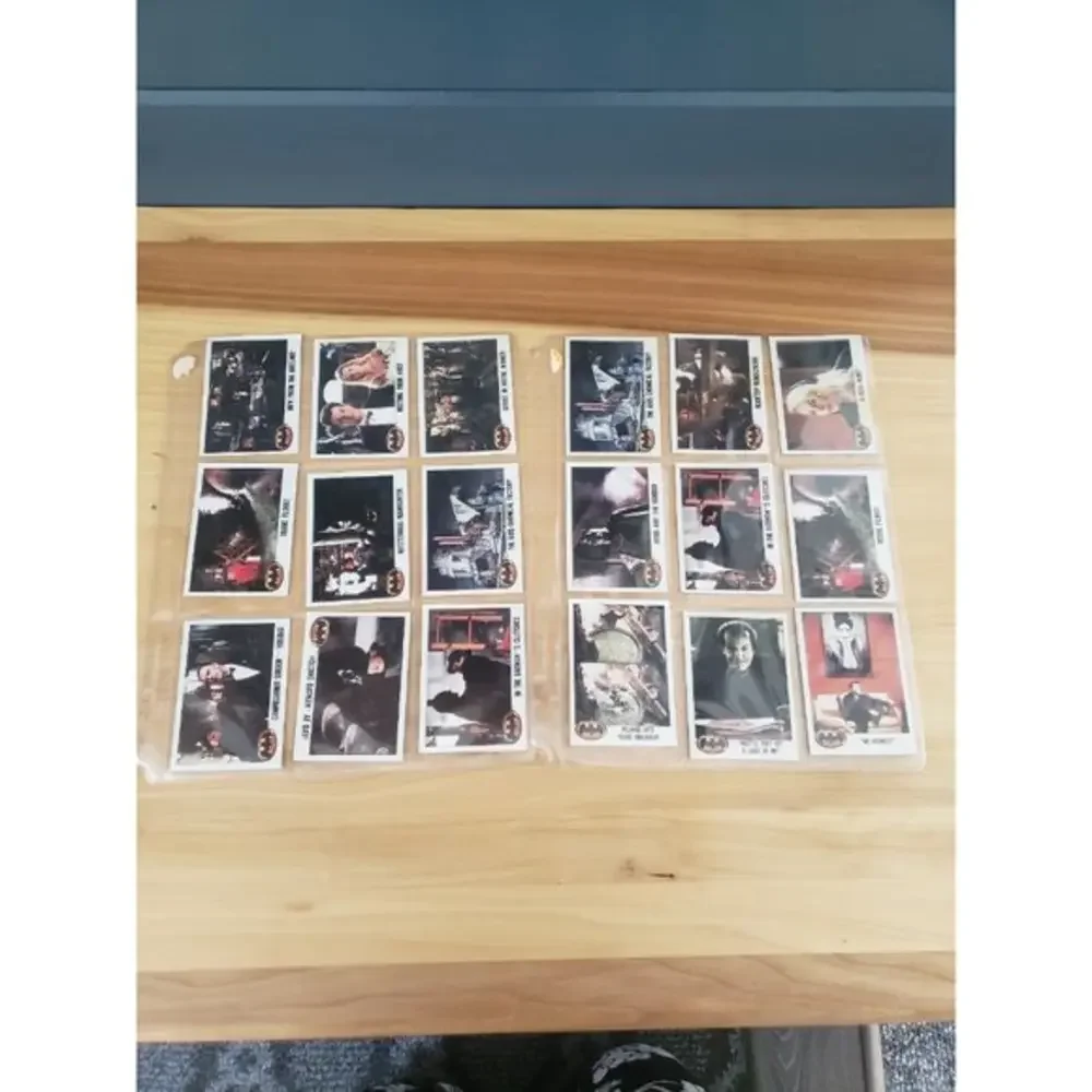 18 Batman‎ Trading Cards